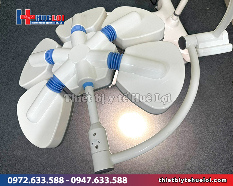 mặt sau đèn mổ 5 cánh di động