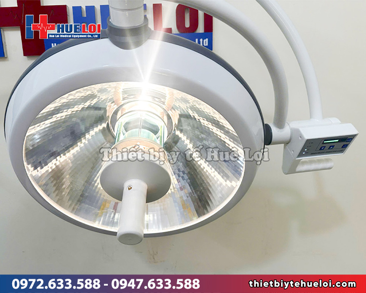 đèn chiếu sáng phòng mổ halogen