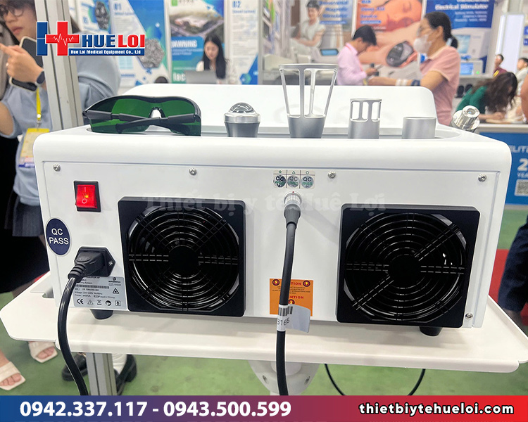 mặt sau máy trị liệu laser